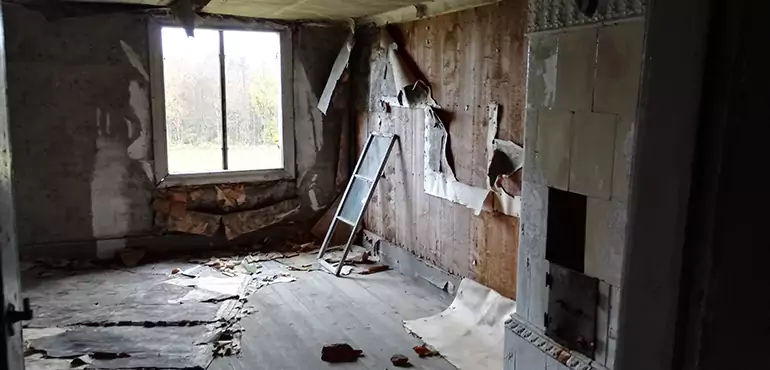 Why Selling a Distressed House Through Traditional Methods Fails in Henderson